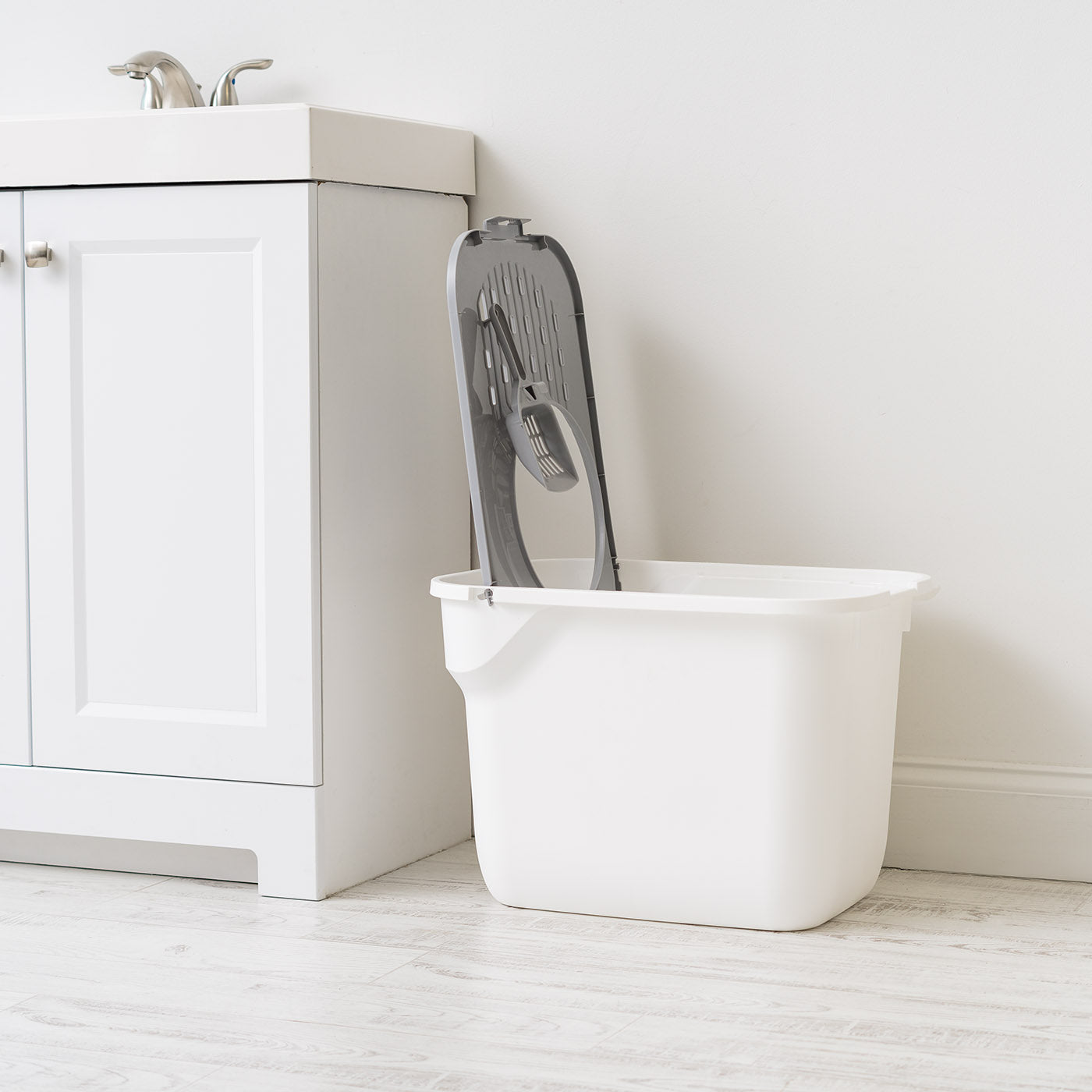 IRIS USA Top Entry Cat Litter Box with Scoop, White/Gray - IRIS USA, Inc.
